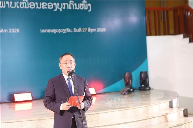 Giám đốc Bảo tàng Mỹ thuật Việt Nam Nguyễn Anh Minh phát biểu tại sự kiện. Ảnh: Xuân Tú - PV TTXVN tại Lào