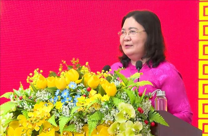 Ủy viên BCH Trung ương Đảng, Phó Bí thư Thường trực Tỉnh ủy Tây Ninh Hồ Thị Hoàng Yến phát biểu tại lễ trao Huy hiệu Đảng. Ảnh: Thanh Bình –TTXVN