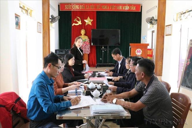Quy định 207, 208 góp phần giữ nghiêm kỷ luật, kỷ cương của Đảng, thực hiện đúng Điều lệ Đảng và những điều đảng viên không được làm. Trong ảnh: Chi bộ xóm 8, xã Phát Diệm, tỉnh Ninh Bình, họp thảo luận nâng cao chất lượng sinh hoạt chi bộ. Ảnh: Hải Yến - TTXVN