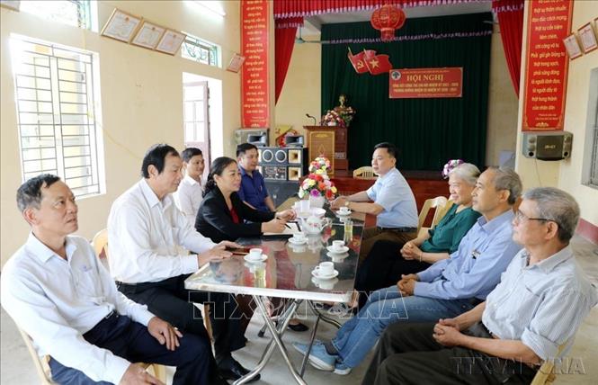 Quy định 207, 208 góp phần giữ nghiêm kỷ luật, kỷ cương của Đảng, thực hiện đúng Điều lệ Đảng và những điều đảng viên không được làm. Trong ảnh: Một buổi sinh hoạt của Chi bộ thôn Bương Hạ Đông (xã Ngọc Lâm, tỉnh Hưng Yên). Ảnh: Thế Duyệt – TTXVN