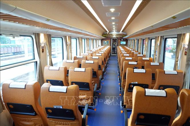 Bên trong đoàn tàu “Phong Nha – Cố đô Huế: Hành trình Di sản thế giới”. Ảnh: Tá Chuyên - TTXVN
