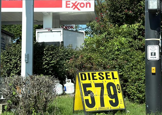 Bảng giá dầu diesel bán lẻ tại một cây xăng ở bang Virginia ngày 25/8/2026. Ảnh: Ngọc Quang – PV TTXVN tại Mỹ