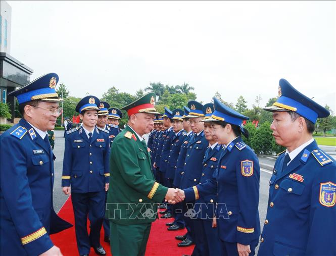 Thượng tướng Nguyễn Quang Ngọc, Ủy viên Trung ương Đảng, Thứ trưởng Bộ Quốc phòng và các đại biểu. Ảnh: Trọng Đức - TTXVN