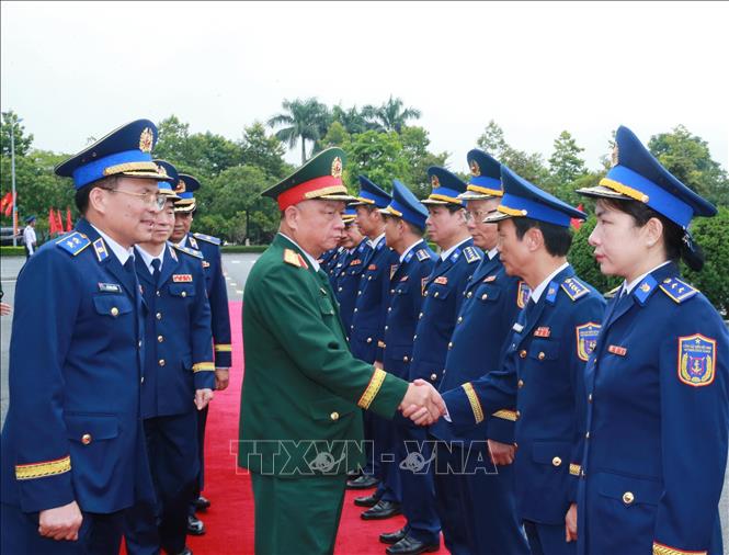 Thượng tướng Nguyễn Quang Ngọc, Ủy viên Trung ương Đảng, Thứ trưởng Bộ Quốc phòng và các đại biểu. Ảnh: Trọng Đức - TTXVN