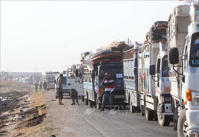 Ngày 25/8/2026, Tổng thống Syria Ahmad al-Sharaa tuyên bố quốc gia này đang “từng bước khép lại một giai đoạn đau thương trong quá khứ, mở đường cho phát triển, tái thiết và xây dựng đất nước” sau khi Mỹ đã chính thức hủy bỏ việc xếp Syria vào danh sách các quốc gia bảo trợ khủng bố. Trong ảnh: Người dân Syria trở về nhà ở thành phố Ras al-Ain, ngày 10/8/2026. Ảnh: THX/TTXVN phát