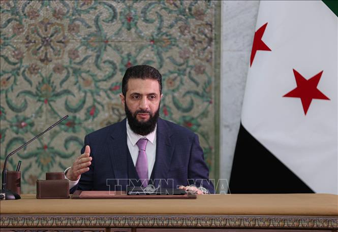 Ngày 25/8/2026, Tổng thống Syria Ahmad al-Sharaa tuyên bố quốc gia này đang “từng bước khép lại một giai đoạn đau thương trong quá khứ, mở đường cho phát triển, tái thiết và xây dựng đất nước” sau khi Mỹ đã chính thức hủy bỏ việc xếp Syria vào danh sách các quốc gia bảo trợ khủng bố. Ảnh: AA/TTXVN phát