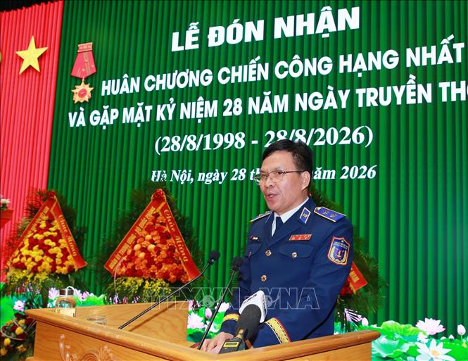 Trung tướng Lê Đình Cường, Tư lệnh Cảnh sát biển Việt Nam trình bày báo cáo thành tích. Ảnh: Trọng Đức - TTXVN