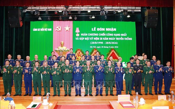 Thượng tướng Nguyễn Quang Ngọc, Ủy viên Trung ương Đảng, Thứ trưởng Bộ Quốc phòng và các đại biểu dự lễ Kỷ niệm. Ảnh: Trọng Đức - TTXVN