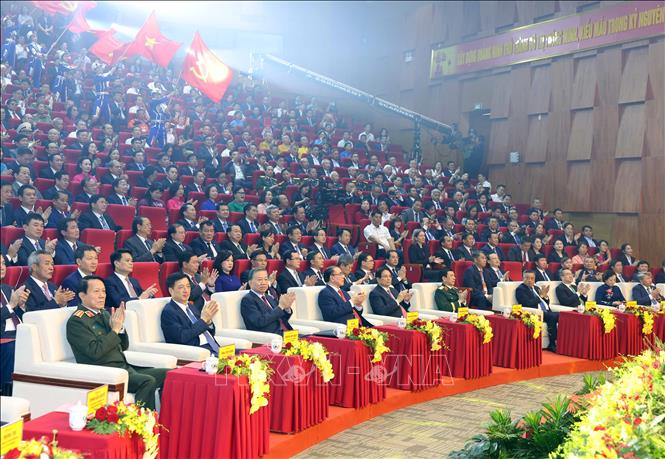 Tổng Bí thư, Chủ tịch nước Tô Lâm và các đại biểu dự Lễ công bố Nghị quyết của Quốc hội về việc thành lập thành phố Quảng Ninh và đón nhận Huân chương Lao động hạng Nhất. Ảnh: Thống Nhất – TTXVN