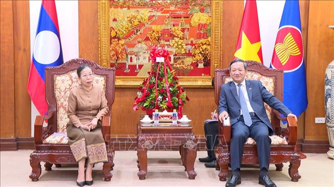 Đoàn Trung ương Hội Liên hiệp Phụ nữ Lào do đồng chí Aly Vongnobountham, Ủy viên Trung ương Đảng, Chủ tịch Trung ương Hội Liên hiệp Phụ nữ Lào làm Trưởng đoàn. Ảnh: Xuân Tú – PV TTXVN tại Lào