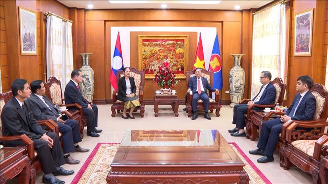 Đoàn Ủy ban Kiểm tra Trung ương do đồng chí Pingkham Lasasimma, Ủy viên Trung ương Đảng, Phó Chủ nhiệm Ủy ban làm Trưởng đoàn đến chúc mừng. Ảnh: Xuân Tú – PV TTXVN tại Lào