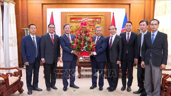 Đoàn Hội Hữu nghị Lào - Việt Nam do đồng chí Boviengkham Vongdala, Chủ tịch Hội Hữu nghị Lào - Việt Nam làm Trưởng đoàn đến chúc mừng. Ảnh: Xuân Tú – PV TTXVN tại Lào