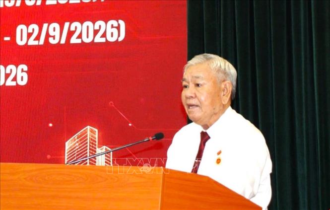 Đảng viên Thái Văn Cư (Đảng bộ UBND TP. Hồ Chí Minh) phát biểu khi nhận Huy hiệu 45 năm tuổi Đảng. Ảnh: Liên Sơn - TTXVN