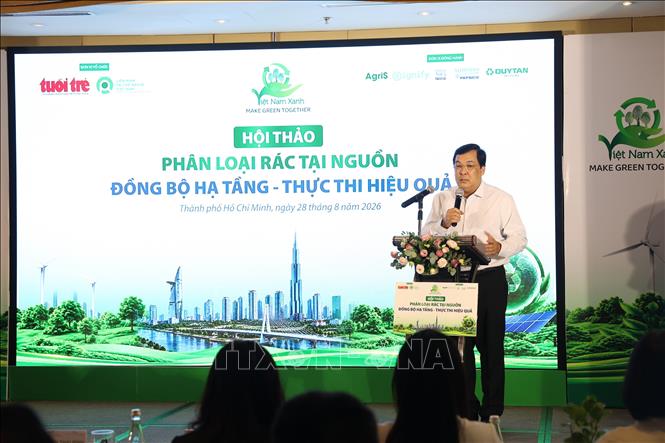 Nhà báo Nguyễn Thái Bình, Phó Tổng Biên tập báo Tuổi Trẻ, phát biểu khai mạc Hội thảo. Ảnh: Hồng Đạt - TTXVN
