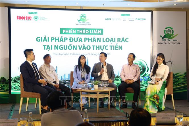 Phiên thảo luận “Giải pháp đưa phân loại rác tại nguồn vào thực tiễn” trong khuôn khổ Hội thảo. Ảnh: Hồng Đạt - TTXVN