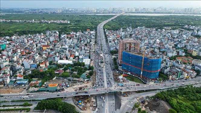 Phía bên Long Biên mật độ giao thông bình thường. Ảnh: Minh Quyết - TTXVN