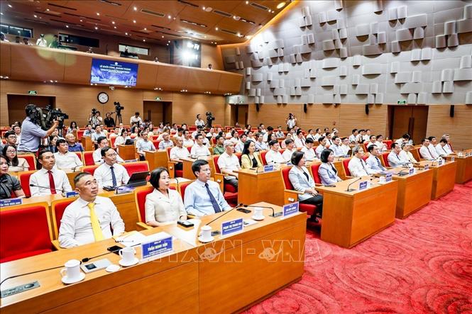 Các đại biểu tham dự lễ khởi công, khánh thành các dự án, công trình tiêu biểu của thành phố Hà Nội, ngày 28/8. Ảnh: Trung Nguyên - TTXVN