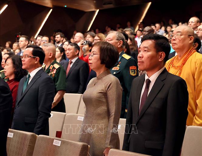 Đại biểu thực hiện nghi thức chào cờ tại Lễ kỷ niệm 81 năm Ngày Quốc khánh nước Cộng hòa xã hội chủ nghĩa Việt Nam. Ảnh: An Đăng - TTXVN