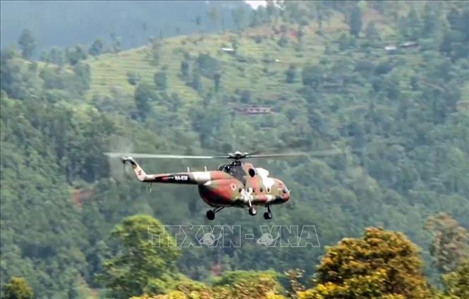 Trực thăng sơ tán người dân sau thảm họa lũ lụt và lở đất ở Trishuli, Nepal, ngày 28/8/2026. Ảnh: ANI/TTXVN phát