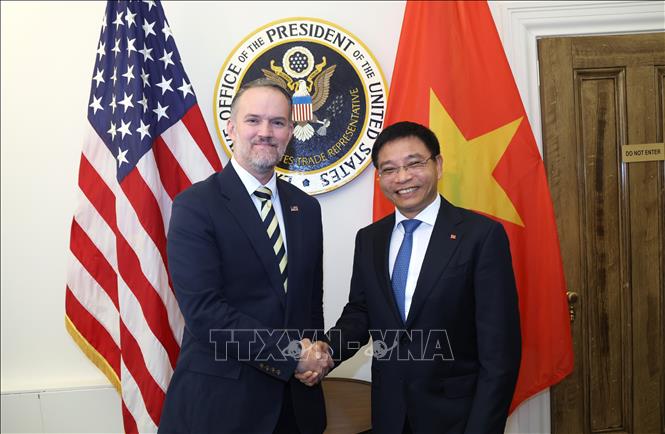 Phó Thủ tướng Chính phủ Nguyễn Văn Thắng và Đại sứ Jamieson Greer, Trưởng đại diện Thương mại Hoa Kỳ (USTR) ngày 27/8/2026. Ảnh: TTXVN phát
