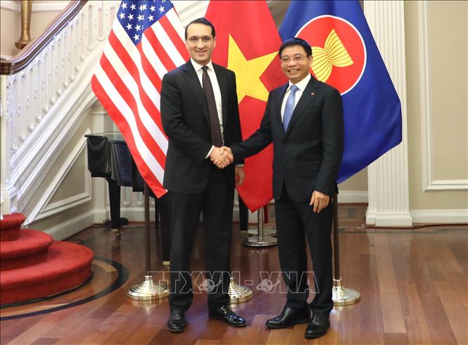 Phó Thủ tướng Chính phủ Nguyễn Văn Thắng và Thứ trưởng Bộ Thương mại Hoa Kỳ Jeffrey Kessler ngày 28/8/2026. Ảnh: Ngọc Quang – PV TTXVN tại Mỹ