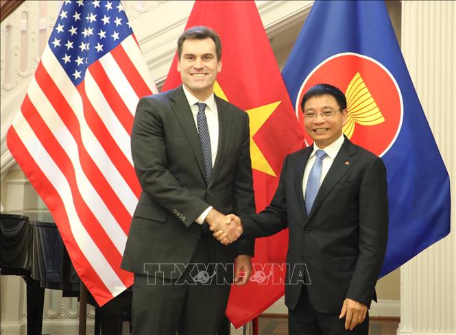 Phó Thủ tướng Chính phủ Nguyễn Văn Thắng và Thứ trưởng Bộ Thương mại Hoa Kỳ William Kimmitt ngày 28/8/2026. Ảnh: Ngọc Quang – PV TTXVN tại Mỹ