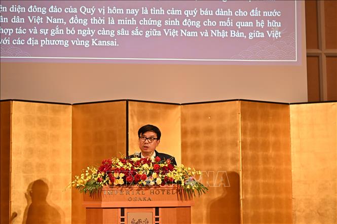 Tổng Lãnh sự Nguyễn Trường Sơn phát biểu tại lễ kỷ niệm. Ảnh: Nguyễn Tuyến - Pv TTXVN tại Nhật Bản
