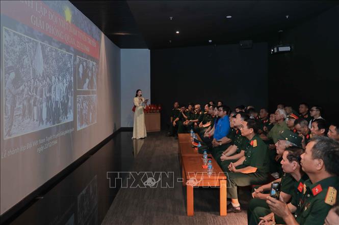 Chương trình khơi dậy niềm tự hào dân tộc, ý thức gìn giữ thành quả cách mạng và trách nhiệm tiếp nối truyền thống trong sự nghiệp xây dựng, bảo vệ Tổ quốc, vững bước tiến vào kỉ nguyên vươn mình của dân tộc. Ảnh: Phan Phương – TTXVN