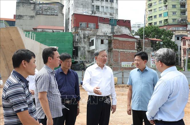 Tổng Bí thư, Chủ tịch nước Tô Lâm kiểm tra thực địa Dự án đầu tư xây dựng đường Vành đai 1 (đoạn Hoàng Cầu - Voi Phục). Ảnh: Thống Nhất – TTXVN