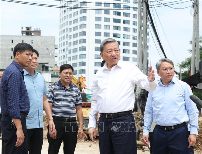 Tổng Bí thư, Chủ tịch nước Tô Lâm đi kiểm tra thực địa tại Dự án đầu tư xây dựng đường Vành đai 1 (đoạn Hoàng Cầu - Voi Phục). Ảnh: Thống Nhất – TTXVN