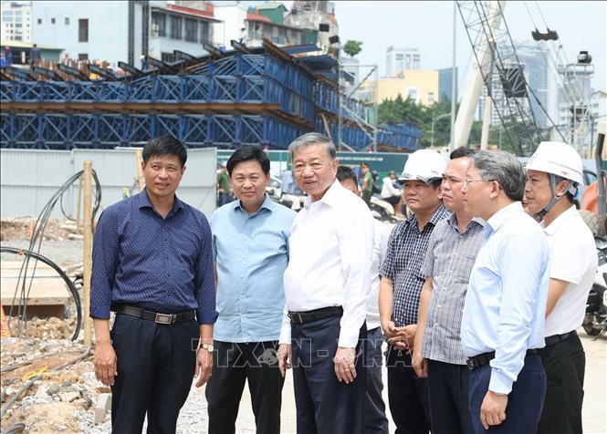 Tổng Bí thư, Chủ tịch nước Tô Lâm kiểm tra thực địa Dự án đầu tư xây dựng đường Vành đai 1 (đoạn Hoàng Cầu - Voi Phục). Ảnh: Thống Nhất – TTXVN