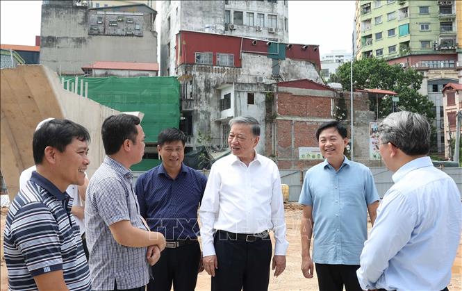 Tổng Bí thư, Chủ tịch nước Tô Lâm kiểm tra thực địa Dự án đầu tư xây dựng đường Vành đai 1 (đoạn Hoàng Cầu - Voi Phục). Ảnh: Thống Nhất – TTXVN