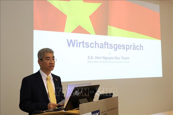 Đại sứ Nguyễn Đắc Thành phát biểu tại Đối thoại kinh tế do IHK Leipzig tổ chức. Ảnh: Thu Hằng - PV TTXVN tại Đức