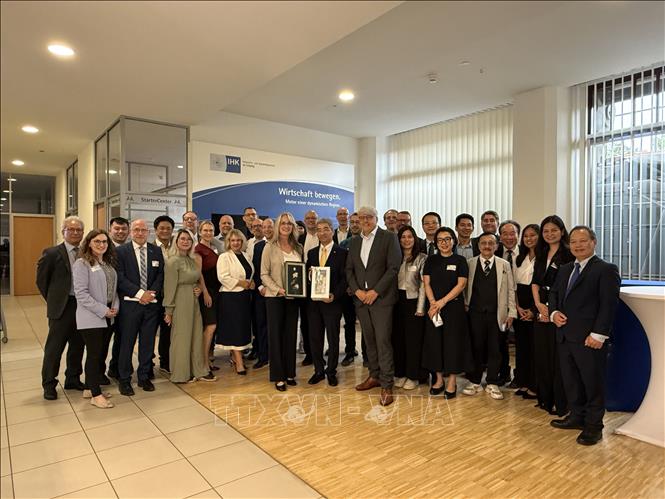 Các đại biểu tham dự đối thoại kinh tế do IHK Leipzig tổ chức. Ảnh: Thu Hằng - PV TTXVN tại Đức