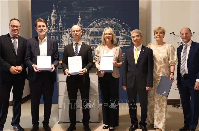 Lễ ký Ý định thư thành lập German Vietnam Hub tại Toà thị chính thành phố Leipzig. Ảnh: Thu Hằng - PV TTXVN tại Đức