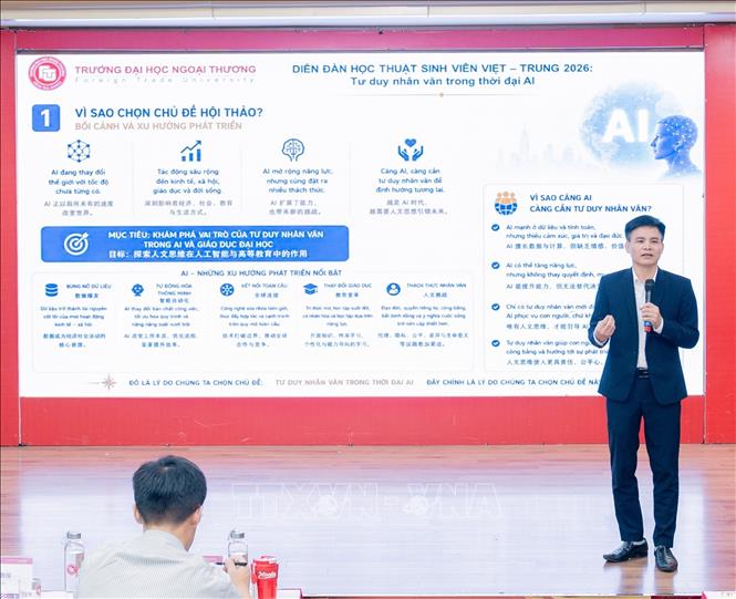 Tiến sĩ Lê Quang Sáng, Trưởng khoa tiếng Trung Quốc, Trường Đại học Ngoại thương phát biểu tại Diễn đàn. Ảnh: TTXVN phát