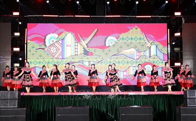 Chương trình văn nghệ chào mừng sự kiện. Ảnh: Quý Trung – TTXVN