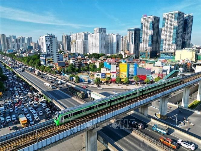 Tuyến đường sắt đô thị Cát Linh - Hà Đông (Hà Nội) đưa vào khai thác từ 6/11/2021, là tuyến đường sắt đô thị đầu tiên của cả nước, trở thành phương tiện đi lại tin cậy hằng ngày của người dân Thủ đô. Ảnh: Tuấn Anh - TTXVN