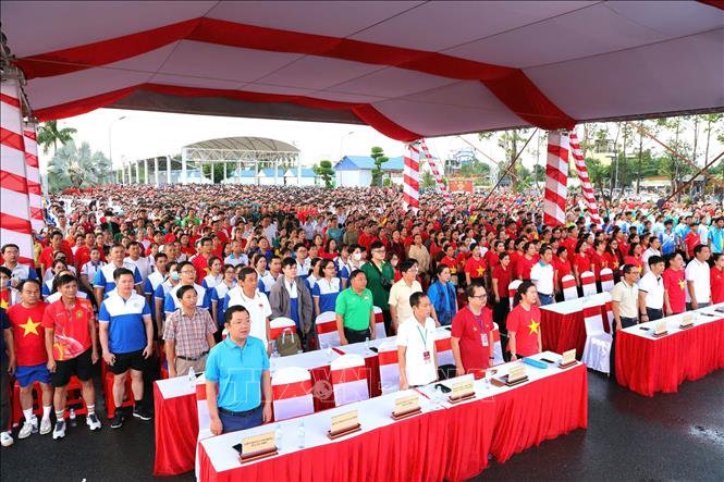 Nghi thức chào cờ trang nghiêm. Ảnh: Ánh Tuyết - TTXVN