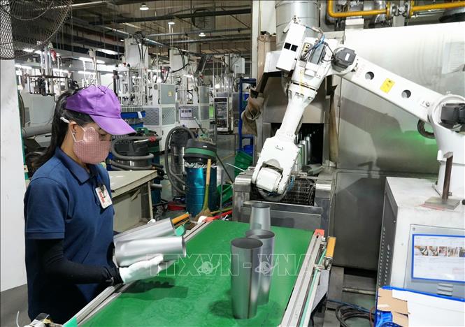Dây chuyền sản xuất ứng dụng robot tự động của Công ty TNHH CAYI Technology Việt Nam, Khu công nghiệp Yên Phong II-C, tỉnh Bắc Ninh. Ảnh: Đồng Thúy- TTXVN