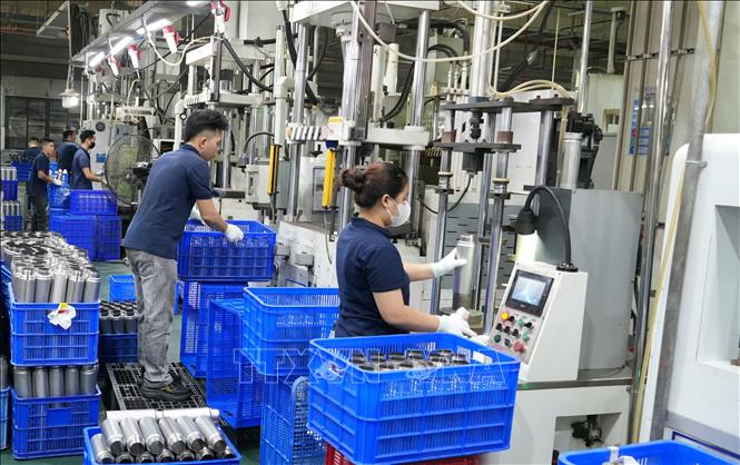 Dây chuyền sản xuất ứng dụng robot tự động của Công ty TNHH CAYI Technology Việt Nam, Khu công nghiệp Yên Phong II-C, tỉnh Bắc Ninh. Ảnh: Đồng Thúy- TTXVN
