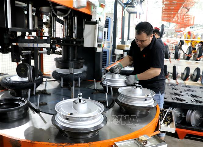 Dây truyền tại Nhà máy sản xuất thông minh Yadea Việt Nam với quy mô đầu tư hơn 100 triệu USD tại Khu công nghiệp Tân Hưng, tỉnh Bắc Ninh. Ảnh: Danh Lam -TTXVN