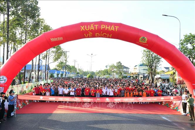 Nghi thức xuất phát tại điểm Quảng trường 586. Ảnh: Ánh Tuyết - TTXVN