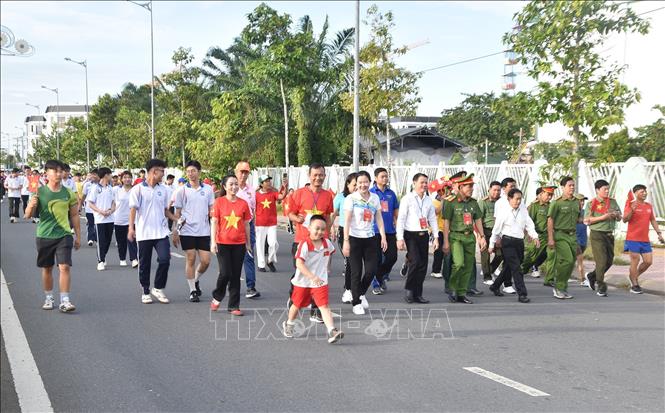 Đông đảo cán bộ, chiến sĩ, viên chức, người lao động, đoàn viên, thanh niên và nhân dân tham gia chương trình. Ảnh: Hữu Chí - TTXVN