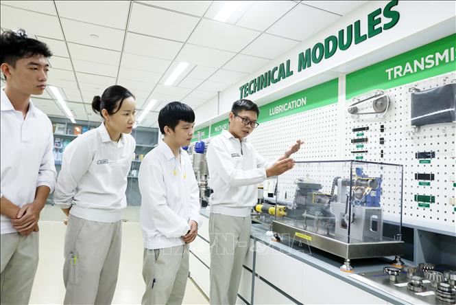Hưng Yên chú trọng phát triển các khu công nghiệp sinh thái, công nghiệp thông minh đạt chuẩn Net-Zero, nơi có hạ tầng xử lý chất thải tuần hoàn, sử dụng năng lượng tái tạo và bảo đảm không gian đệm môi trường. Ảnh: Thế Duyệt – TTXVN