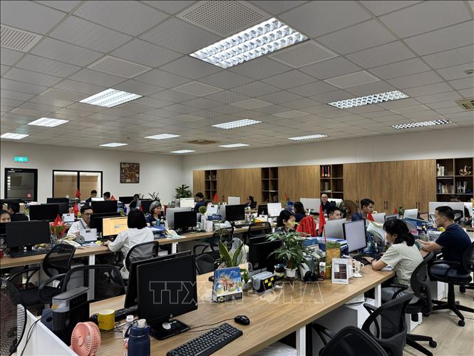 Công ty Hoya có 100% vốn của Nhật Bản (Khu Thăng Long 2, Hưng Yên) là doanh nghiệp công nghệ cao thu hút 4.300 – 4.400 lao động vào làm việc nhưng chỉ có 1 vị trí là của người Nhật. Ảnh Mạnh Khánh-TTXVN