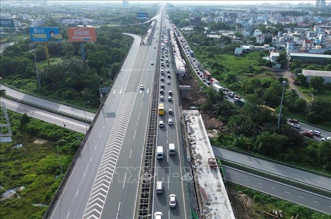 Cao tốc TP. Hồ Chí Minh - Long Thành ùn ứ kéo dài 10 km, sáng 30/8 ngày nghỉ lễ thứ hai kỳ nghỉ Quốc khánh 2/9. Ảnh: Hồng Đạt - TTXVN