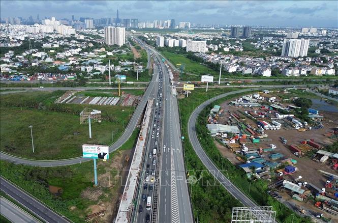 Cao tốc TP. Hồ Chí Minh - Long Thành ùn ứ kéo dài 10 km, sáng 30/8 ngày nghỉ lễ thứ hai kỳ nghỉ Quốc khánh 2/9. Ảnh: Hồng Đạt - TTXVN
