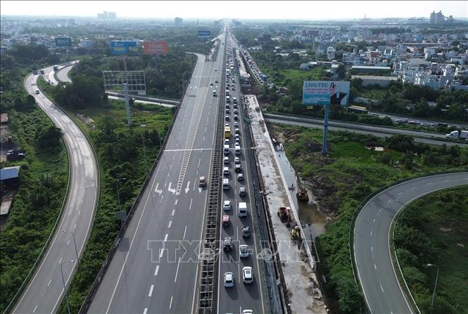 Cao tốc TP. Hồ Chí Minh - Long Thành ùn ứ kéo dài 10 km, sáng 30/8 ngày nghỉ lễ thứ hai kỳ nghỉ Quốc khánh 2/9. Ảnh: Hồng Đạt - TTXVN