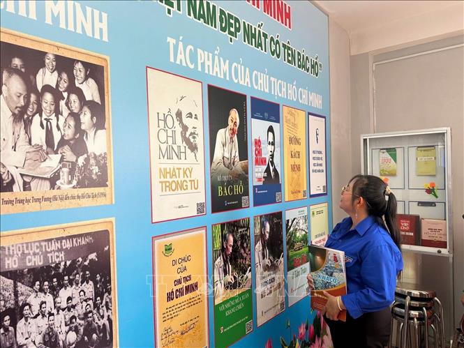 “Không gian văn hóa Hồ Chí Minh” được thành lập tại khắp các phường, xã tạo điều kiện cho việc học và làm theo Bác trong thời đại số. Ảnh: Đức Hạnh - TTXVN